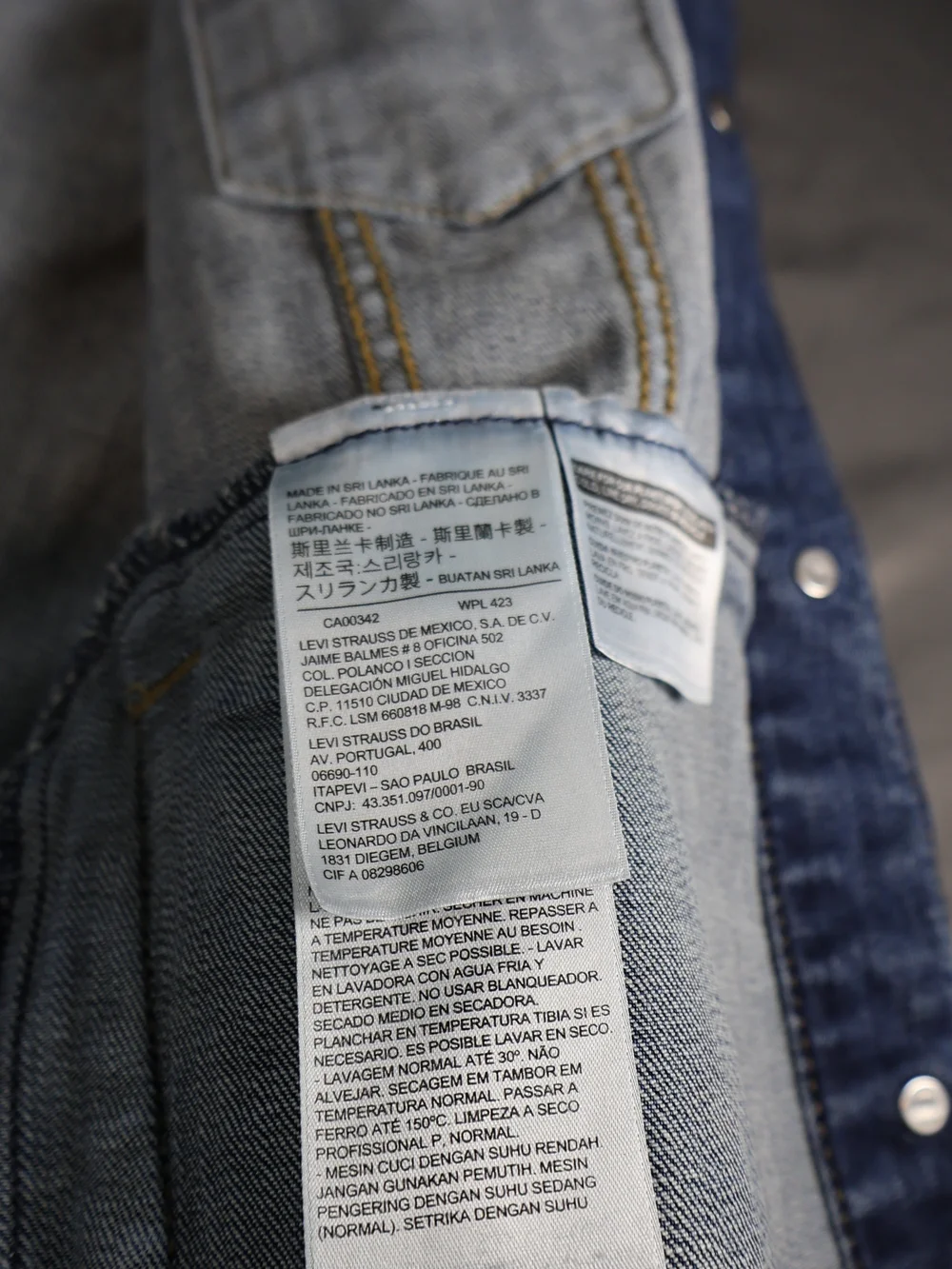 Levi's Blue Denim Trucker Jacket with Red Tab #FEODZR - Picture 5 of 8